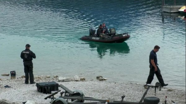 配资交易 父子两人不幸溺亡，4岁女儿亲眼目睹悲剧